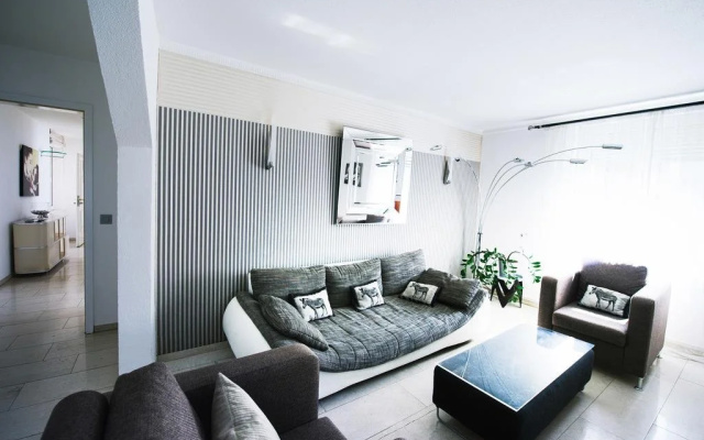 Junior Suite Apartment by Livingdowntown