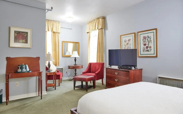 Inn at Longshore