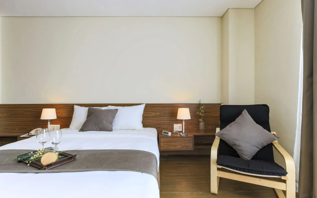 Aurora Serviced Apartments - Adults Only