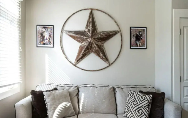 Star Studded - Near Music Row- Private Balcony