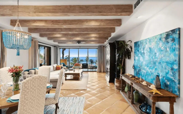 Best Executive-Style Luxury Residence on Property