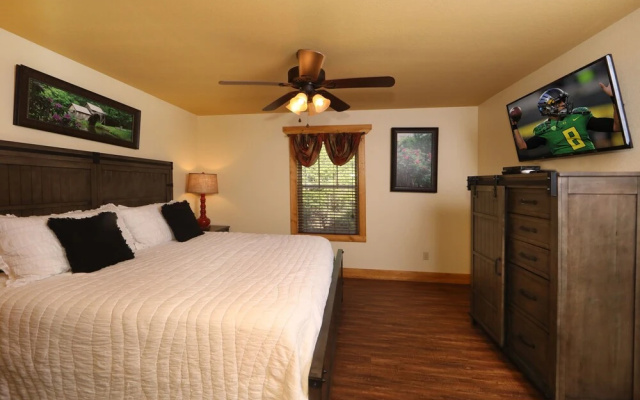 Aqua Paradise - Six Bedroom Chalet