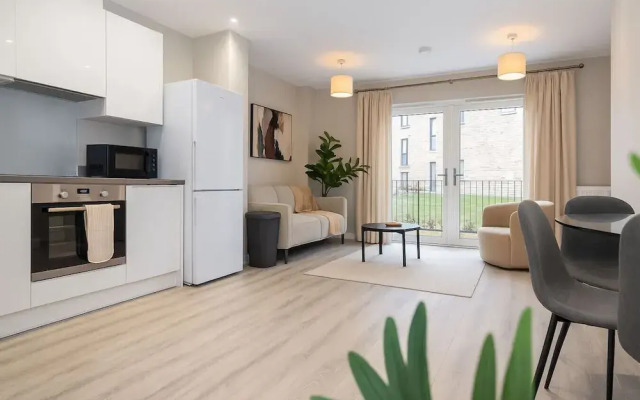 Stunning 3-bedroom Home With Free Parking