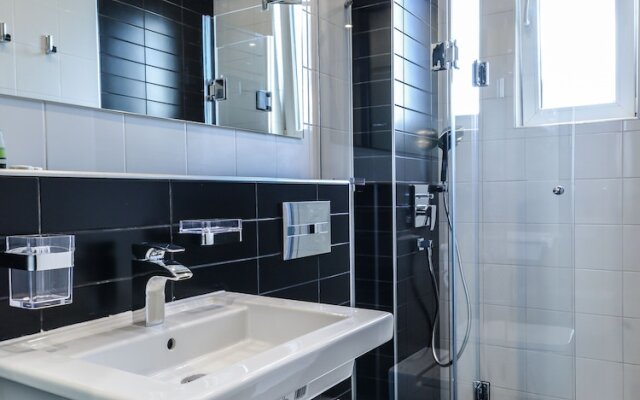 Отель FM Luxury 1-BDR Apartment - Rock'n'Roll Болгария, София - отзывы, цены и фото номеров - забронировать отель FM Luxury 1-BDR Apartment - Rock'n'Roll онлайн ванная