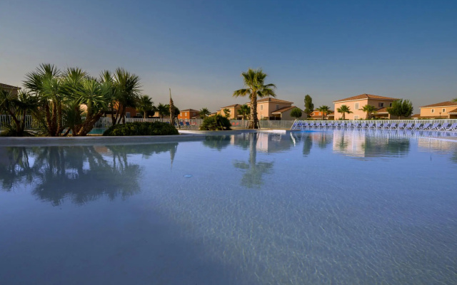Semi-detached Home in Mediterranean Style, With Nice AC