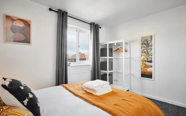 Charming 2 Bed Home, Quiet Village + Free Parking