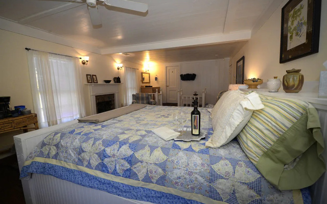 Old Storehouse Inn
