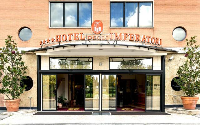 Degli Imperatori Hotel вид на фасад