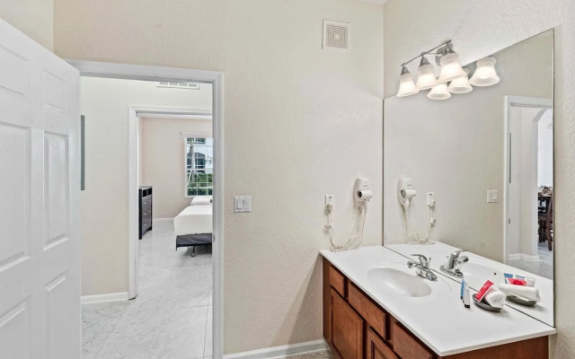 First Floor Vista Cay Condo W/free Resort Access!