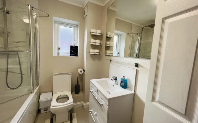 Charming 3-bed House in Levenshulme, Manchester