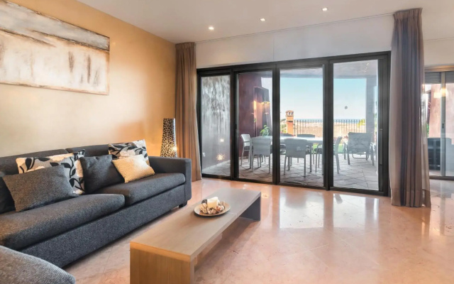 Alzaro 0-5 DELUXE SEA VIEW 2B