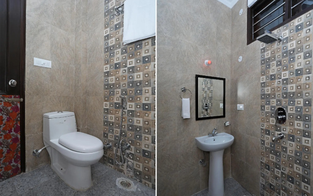 OYO 10888 Aastha Residency