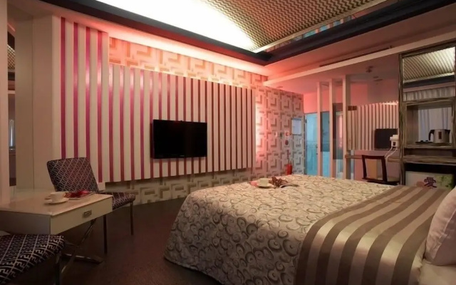 Love Star Motel