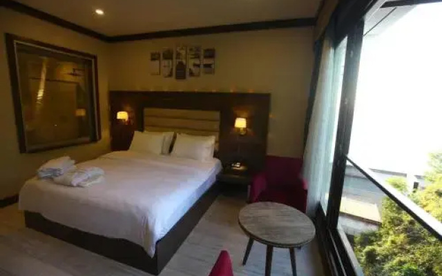 Şelale Otel