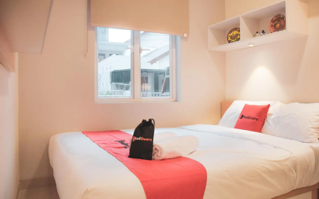 RedDoorz Plus Syariah near Manggarai Station 3