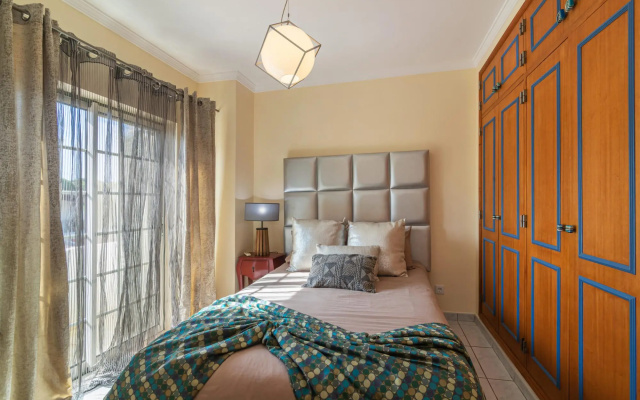Faro Airport Flat 4 by Homing