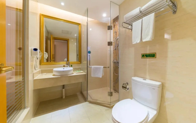 Vienna Hotel (Shenzhen Pingshan Yingzhan Holiday Garden Branch)