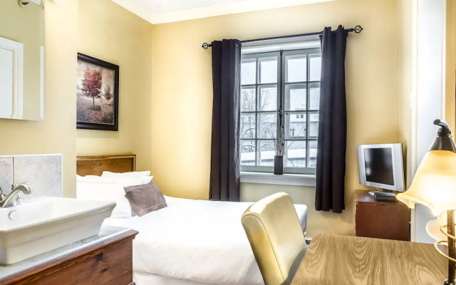Hotel Louisbourg