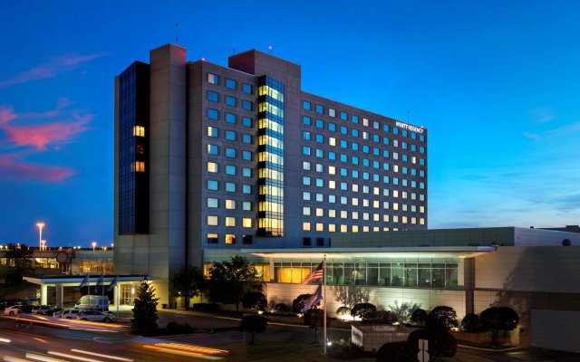 Hyatt Regency Pittsburgh International Airport in Pittsburgh, United States of America from 239$, photos, reviews - zenhotels.com hotel front