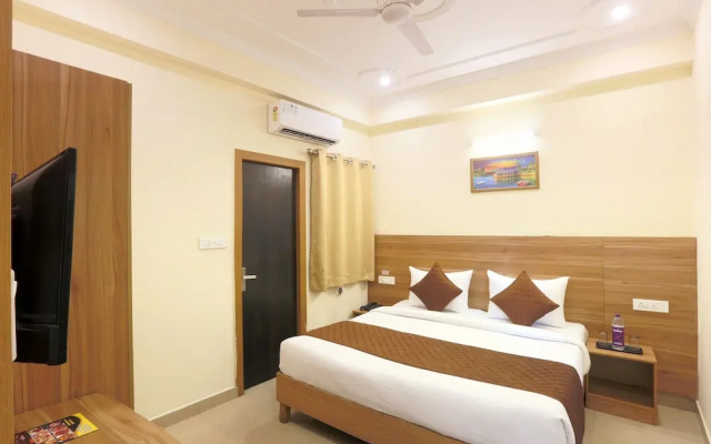 Hotel Lemon Suites & Banquet Noida Sector 62