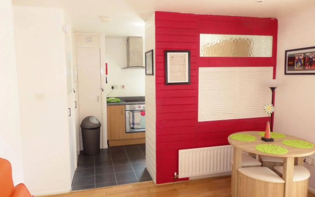 Belfast City Centre - Parking - Private Entrance - BHR Apartments