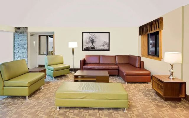 Super 8 Motel - St. James