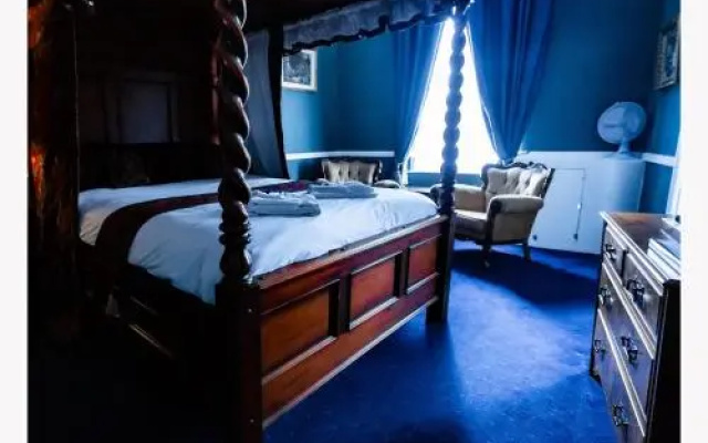 George Hotel