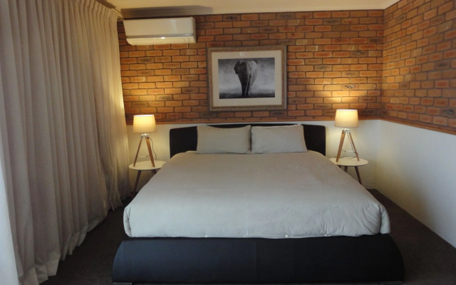Summerhill Motor Inn