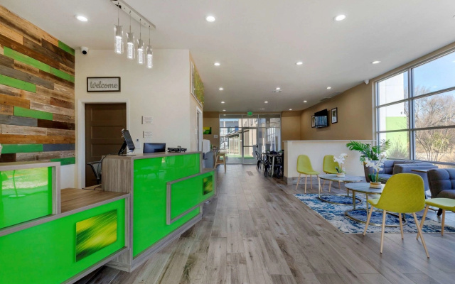 Quality Inn & Suites Elgin