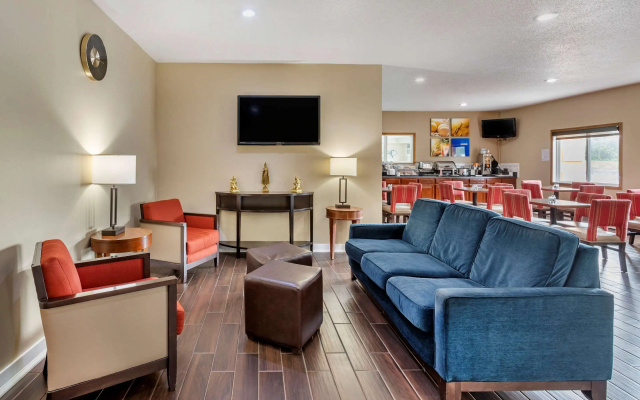 Comfort Inn Muscatine near Hwy 61