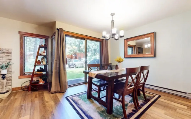 Snowcreek I 13 Mountain Views, Washer Dryer, Beautiful Quiet Community by RedAwning