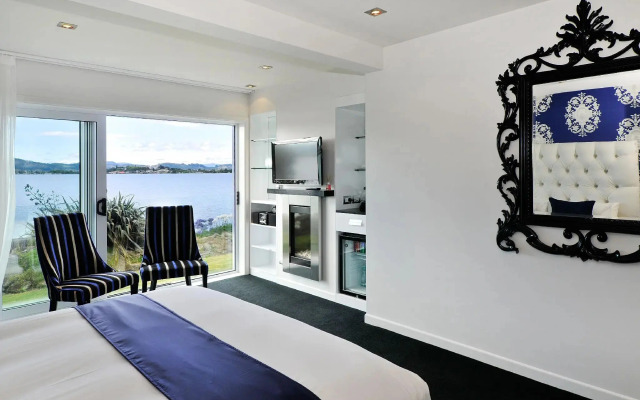 Black Swan Lakeside Boutique Hotel