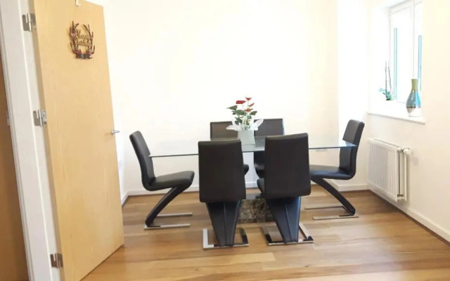 2 double rooms available in 3 bedroom house