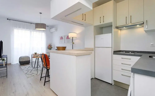 Magnificent 1 Bedroom Apartment With Balcony Santa Marta III