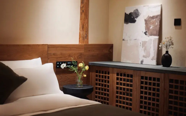 Leisure Courtyard Seascape Designer Hotel-Free one-way airport transport for check in three consecutive nights