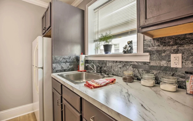 Modern Studio Apartment in Central Williamstown!