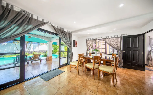 Walking Street Pool Villa Pattaya
