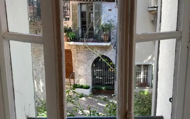 La Cle De La Porte BB