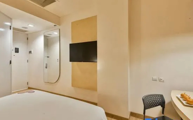 MaxOneHotels @ Premier Melawai