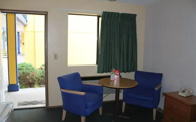 Sumner Motor Inn