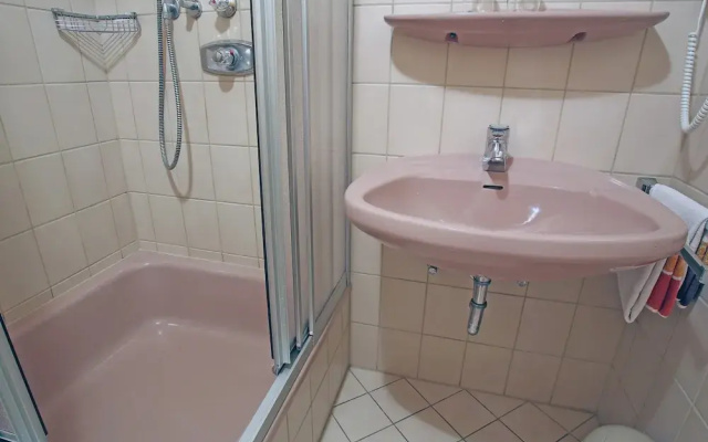 Charming Apartment With Balcony, Garden, BBQ, Parking, Heating