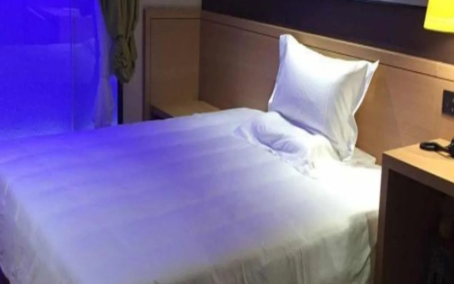 IU Hotel Xuzhou Fengxian Liubang Plaza