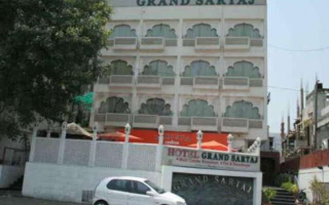 Grand Sartaj Hotel вид на фасад