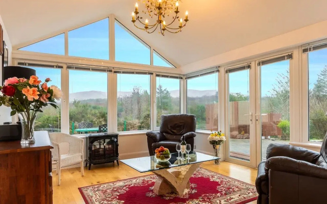 Lovely Home Just a 2 Minute Walk From Sneem Village