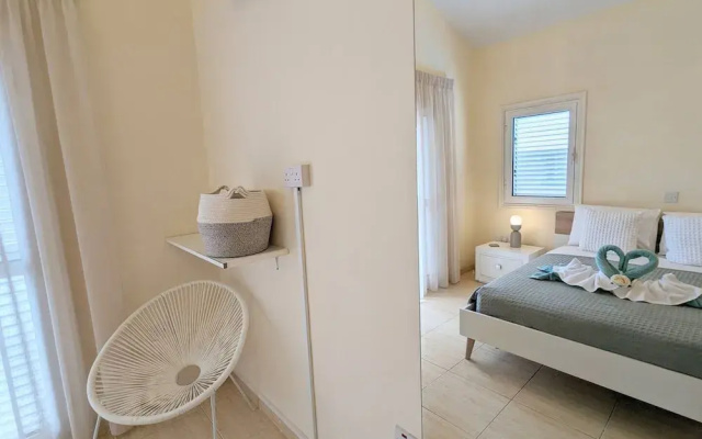 Blue Estia Villa - Pool Wifi Summer Breeze