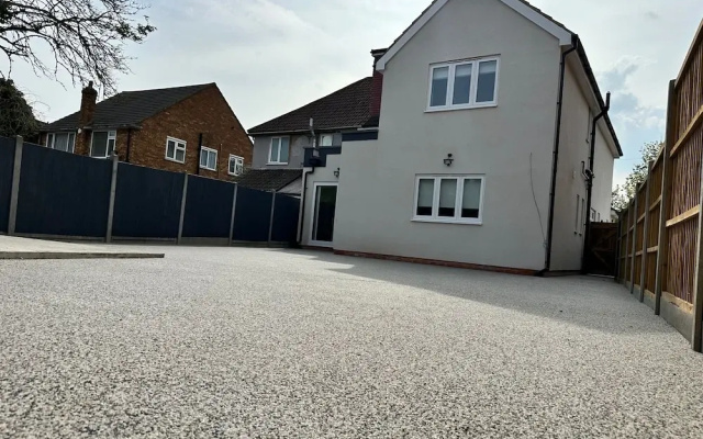 Captivating 6 -bed House in Waltham Abbey