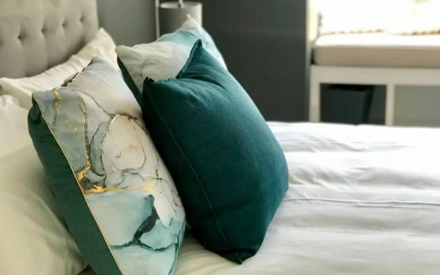 Modern 1-Bedroom in Vibey Sea Point, Cape Town