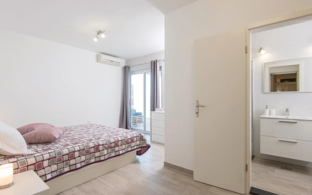 Awesome Home in Sreser with Hot Tub, WiFi & 4 Bedrooms