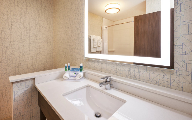 Holiday Inn Express & Suites New Castle by IHG