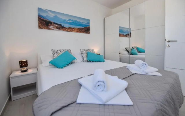 Funtastic C Apartments for 12, Private & Heated Pool